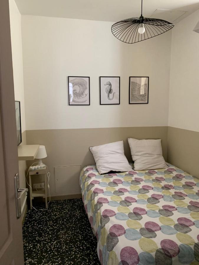 Appartement Au Coeur Du Quartier De La Roquette Arles Buitenkant foto